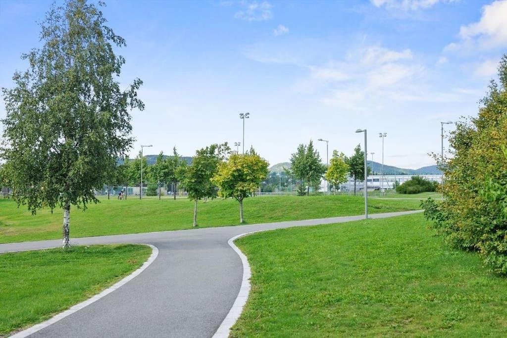 Scandpoint Apartment Fornebu Near Sea Front With Outdoor Walk! Stabekk Eksteriør billede